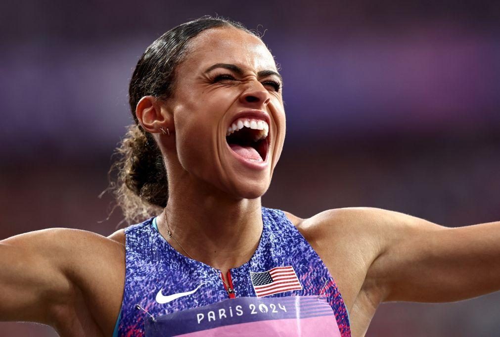 Sydney McLaughlin-Levrone 'coroa' ouro com recorde nos 400 barreiras