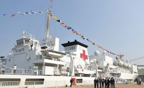 Moçambicanos e chineses trocam experiências em navio-hospital atracado em Maputo