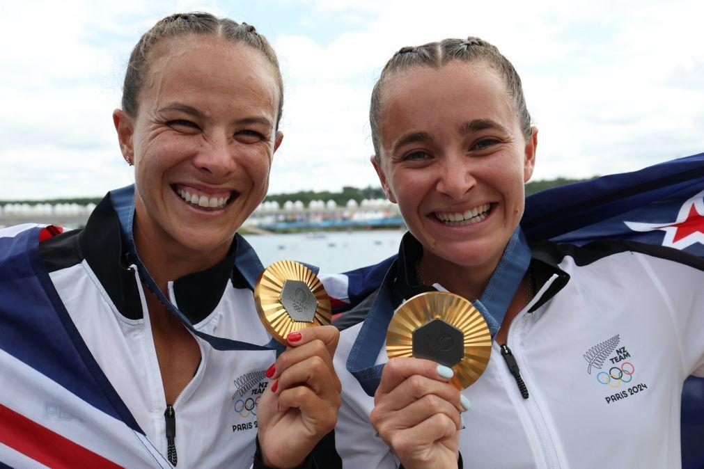 Canoísta Lisa Carrington com sétimo ouro em Paris2024, a um de Birgit Fischer