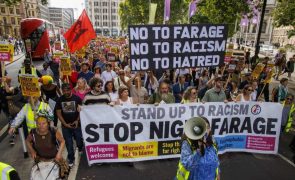 Milhares de manifestantes contra o racismo no Reino Unido