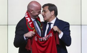 Gianni Infantino e Fernando Gomes reuniram-se em Paris para discutirem Mundial2030