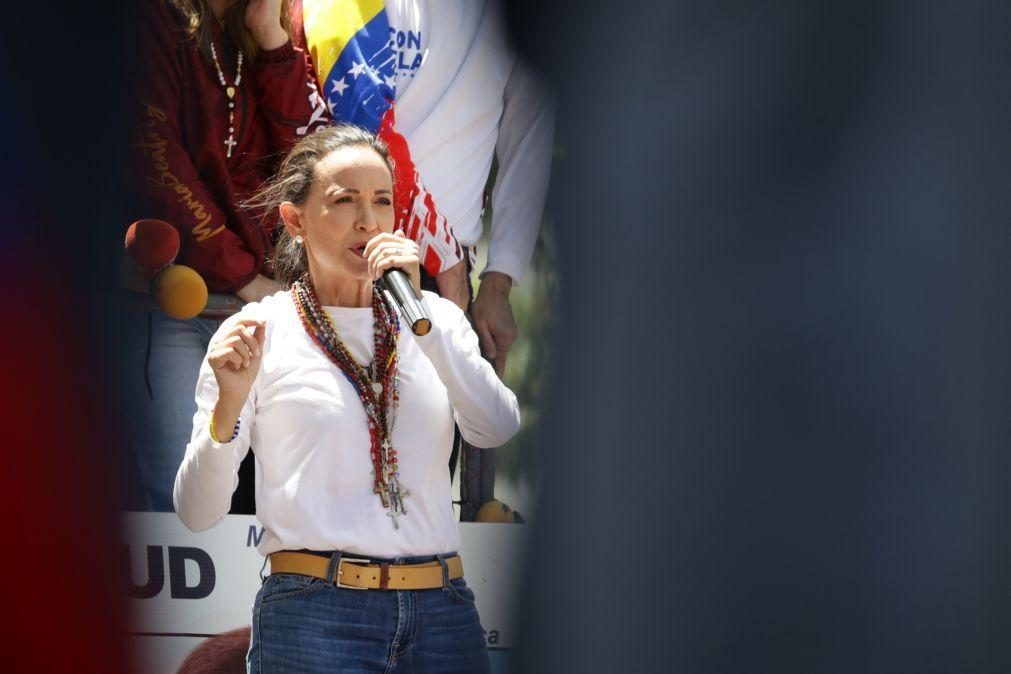 Corina Machado rejeita novas eleições na Venezuela e oferece ata da oposição para revisão