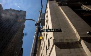 Wall Street termina hesitante à espera de indicadores macro ao longo da semana