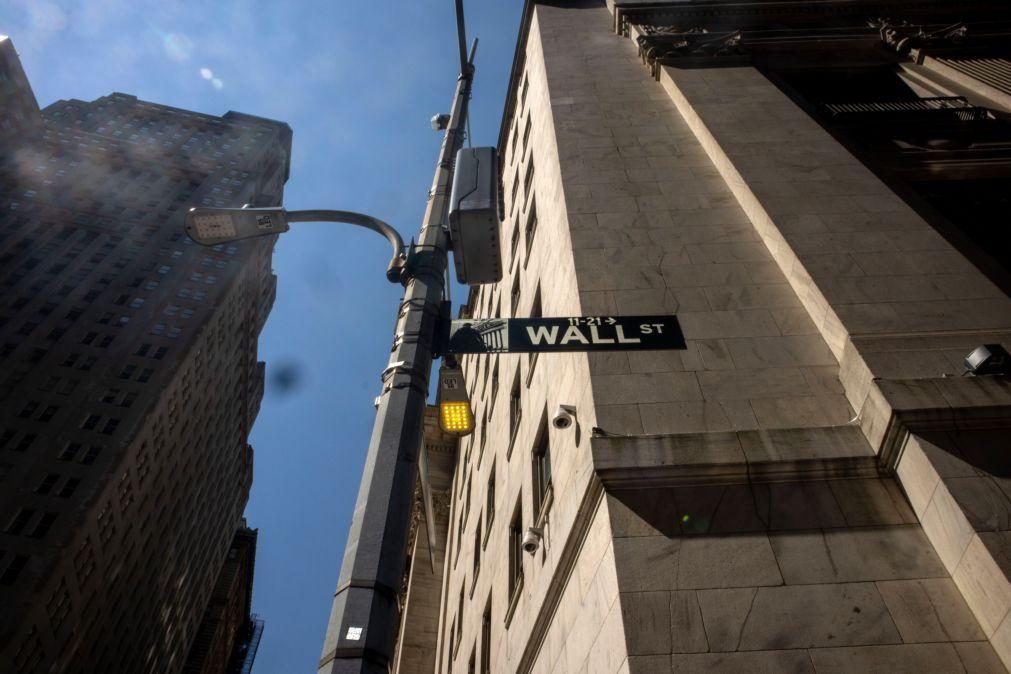 Wall Street termina hesitante à espera de indicadores macro ao longo da semana