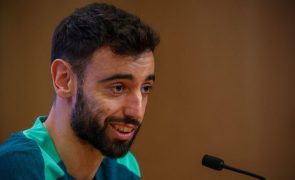 Bruno Fernandes renova com Manchester United até 2027