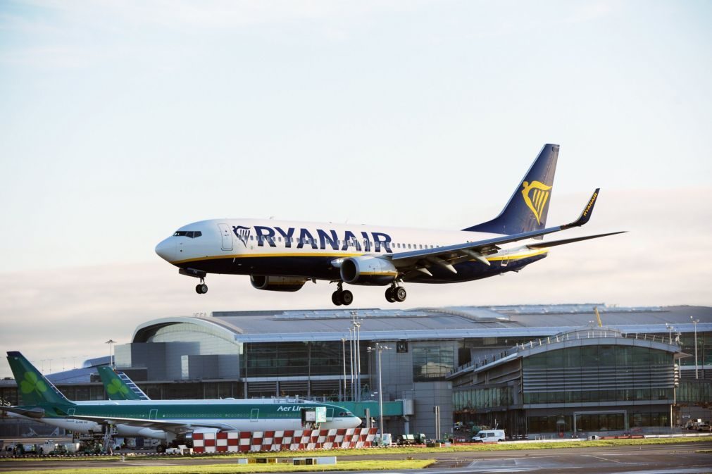 Pilotos da Ryanair na Irlanda desconvocam greve de 24 horas marcada para 4.ª feira