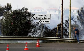 Fogo continua a lavrar na Ribeira Brava com duas frentes ativas