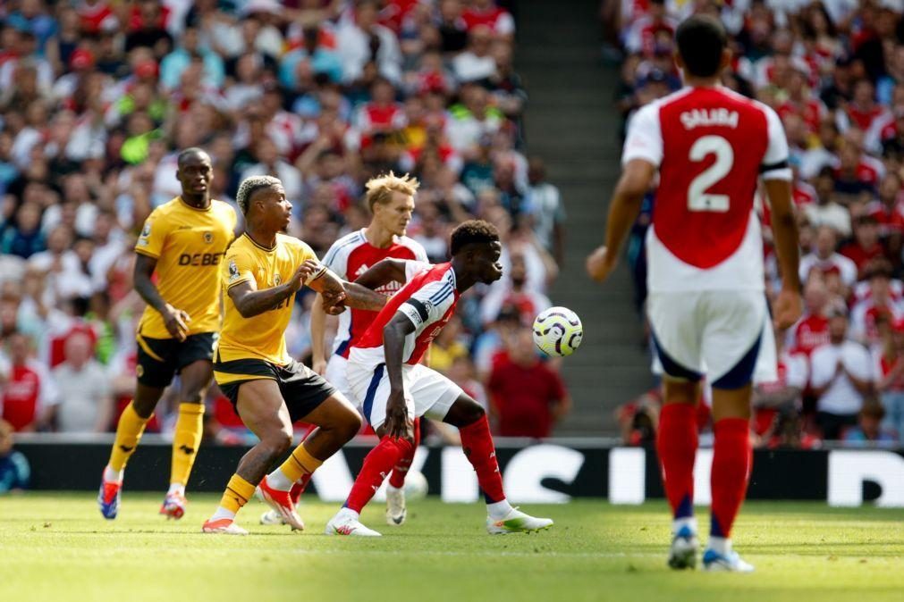 Arsenal vence vence na estreia, Nuno Espírito Santo empata nos últimos minutos