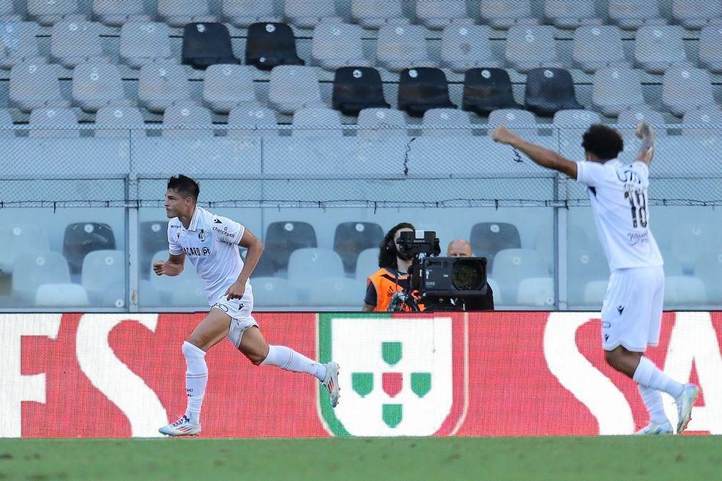 Vitória de Guimarães vence Estoril Praia e junta-se a trio no topo da I Liga