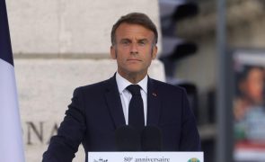 Macron exclui governo 