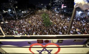 Protestos contra Netanyahu pelo 3.º dia seguido em Israel