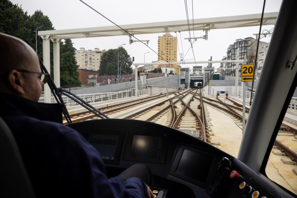 Metro do Porto ficará apenas com máquinas, validadores e mupis do metrobus