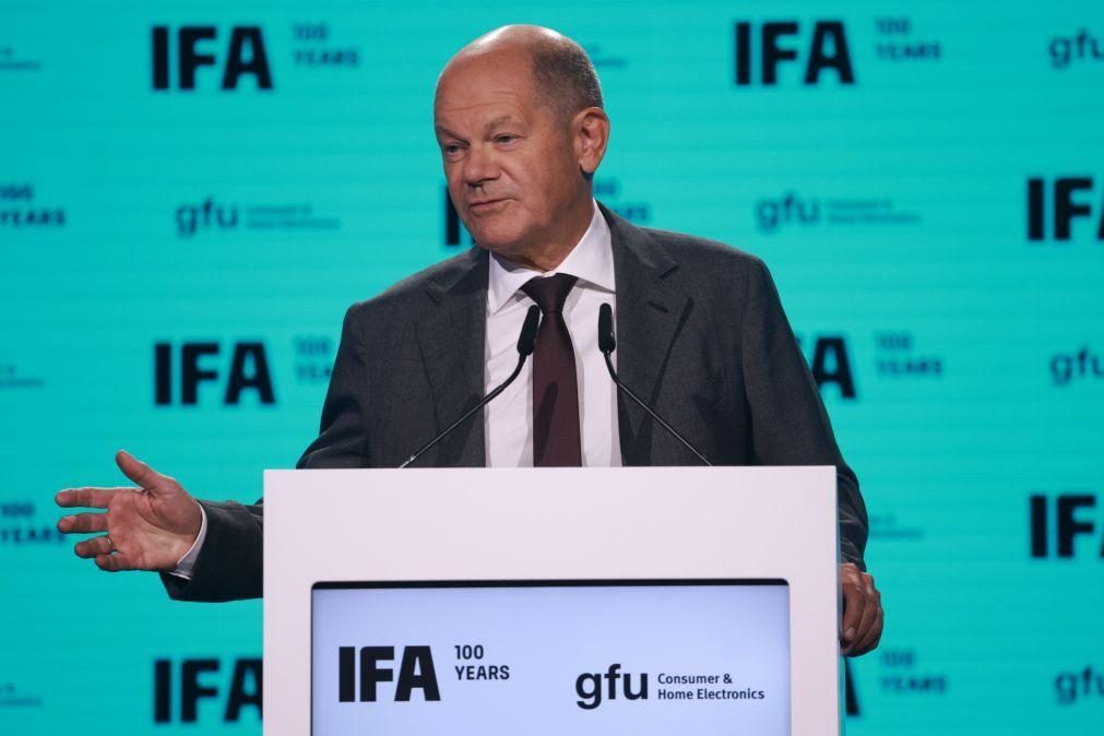 Olaf Scholz garante não haver lugar para antissemitismo e islamismo na Alemanha