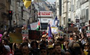 Milhares de manifestantes de esquerda contestam Macron em Paris