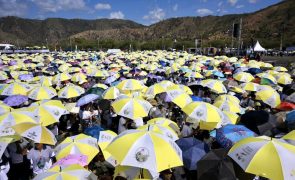 REPORTAGEM: Timor/Papa: Peregrinos estrangeiros juntam-se aos timorenses na missa campal