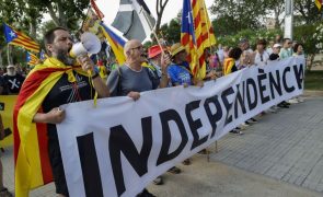 Independentistas catalães voltam hoje às ruas no dia da região