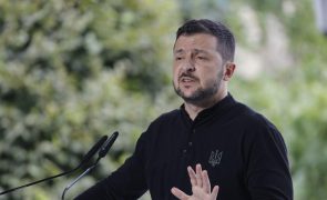 Zelensky acusa forças russas de 137 mil crimes de guerra