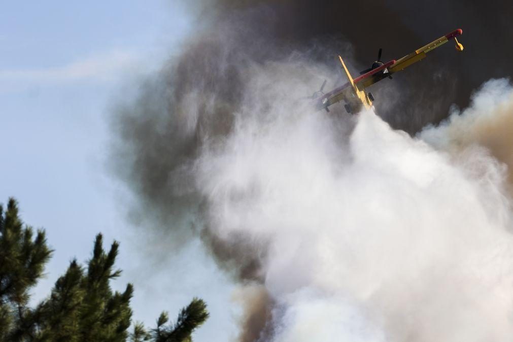 Quase 300 operacionais combatem fogo no concelho de Alvaiázere