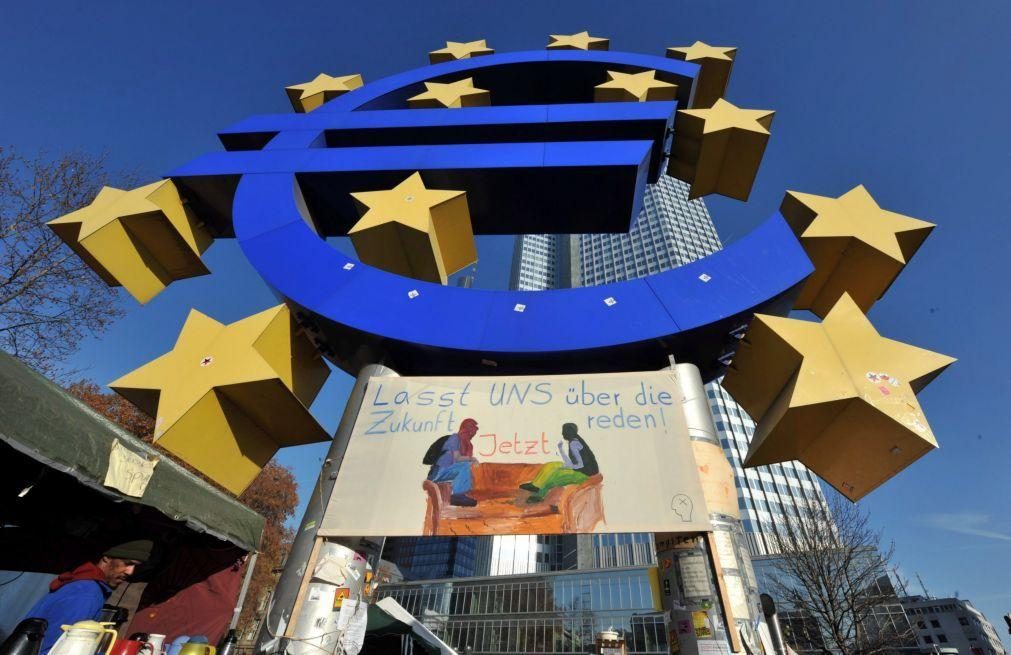 Euro volta a subir e ultrapassa os 1,11 dólares