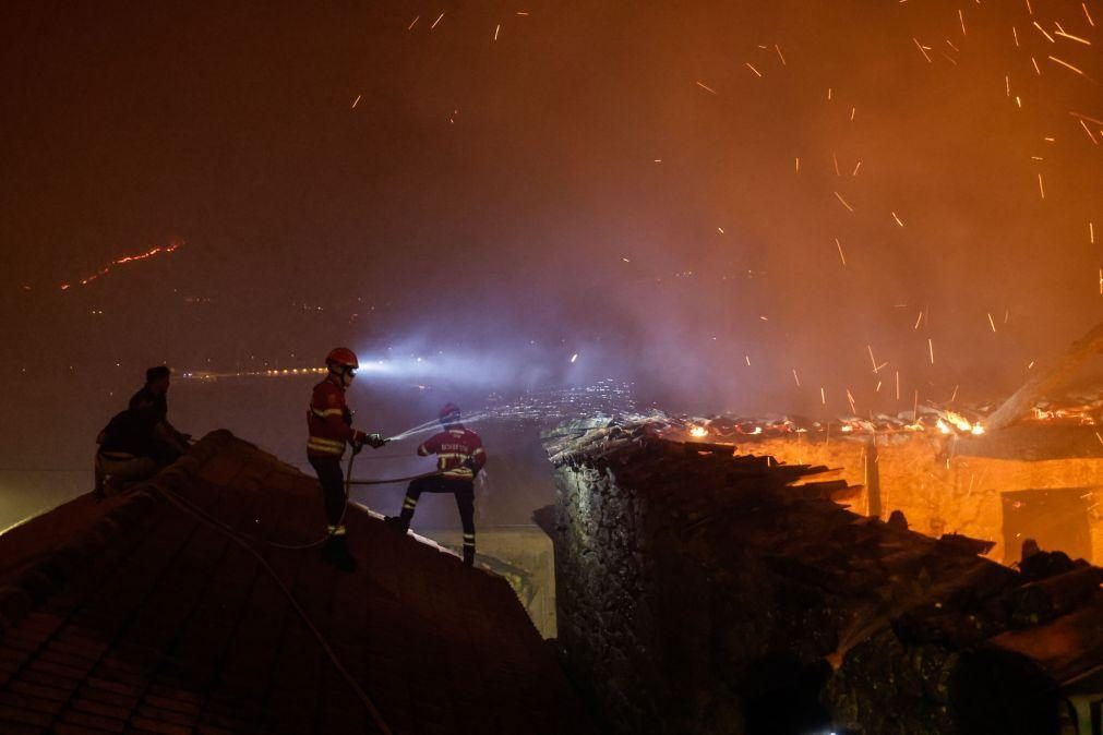 Bombeiros falam de siituação gravíssima e incontrolável devido a fogo em Arouca