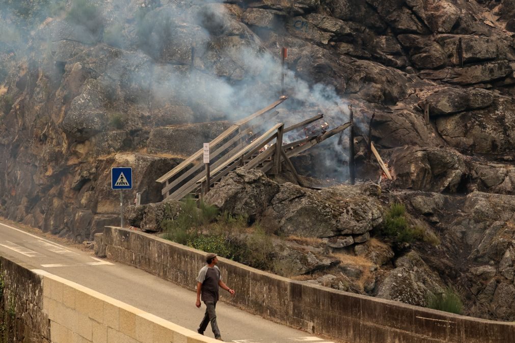 Incêndio de Arouca está controlado e entrou em fase de resolução - bombeiros