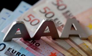 Fitch confirma 'rating' de Portugal em 'A-' e melhora 'outlook' para 'positivo'