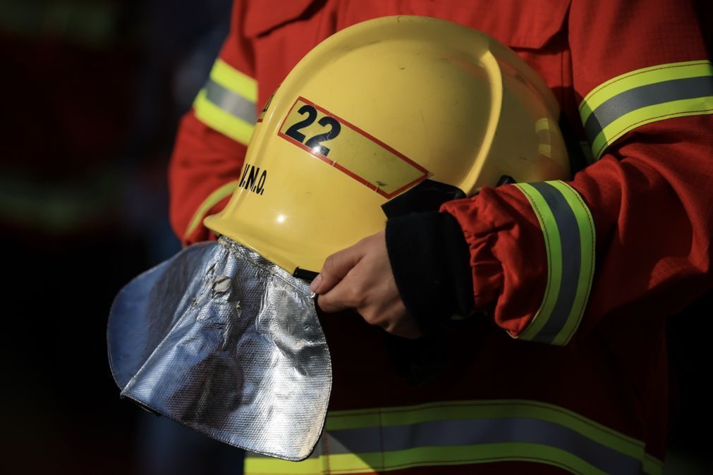 Palmas e o som da sirene no funeral dos três bombeiros de Tábua