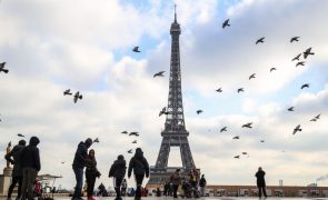 França tem finalmente Governo que já é contestado