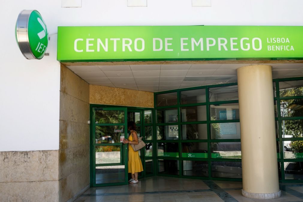 Casais com ambos desempregados aumentam 5,5% em agosto para quase 5 mil