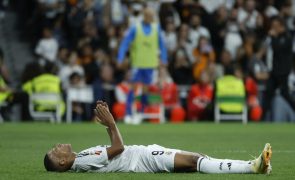 Avançado do Real Madrid Kylian Mbappé lesionado na coxa esquerda