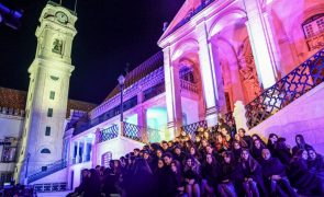 Universidade de Coimbra pede aos estudantes para cuidarem da praxe