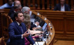 Se PS rejeitar IRC e IRS Jovem então o melhor era o Governo não ter começado, diz Montenegro