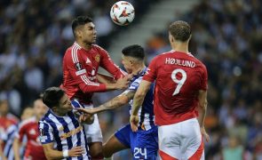 FC Porto dá a volta a 2-0, mas empata com Manchester United na Liga Europa