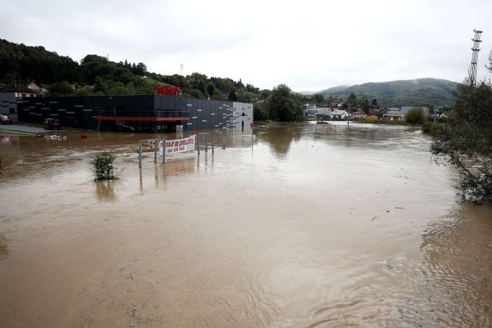 Tempestade mata pelo menos 14 pessoas e inunda centro e sul da Bósnia