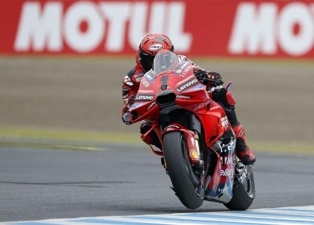 Francesco Bagnaia vence corrida sprint no Japão e aproxima-se do líder em MotoGP