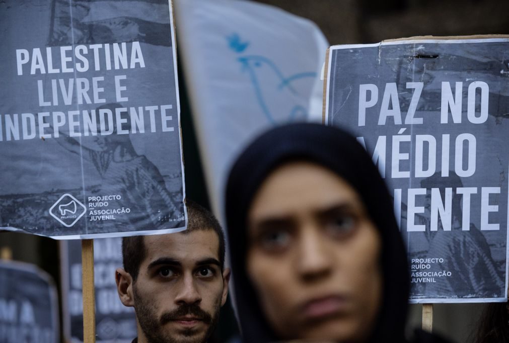 Centenas desafiam chuva no Porto para gritar que a 