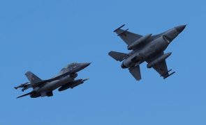 Países Baixos iniciaram entrega de caças F-16 a Kiev