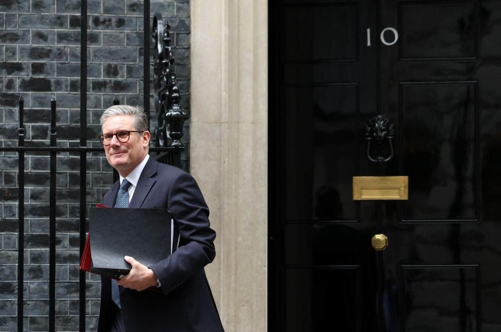 Após 100 dias, Keir Starmer luta para recuperar a popularidade do governo britânico