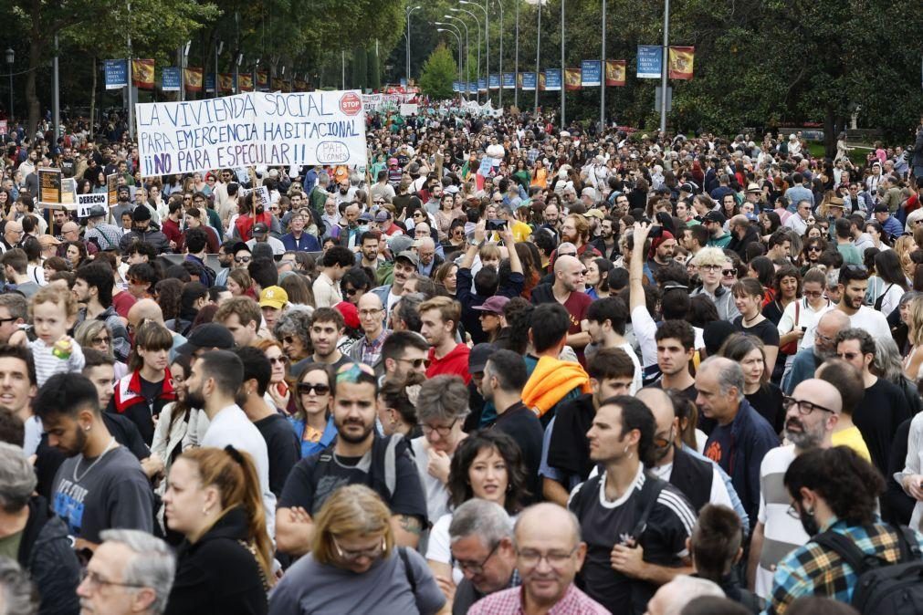 Manifestação pela redução das rendas leva milhares às ruas de Madrid