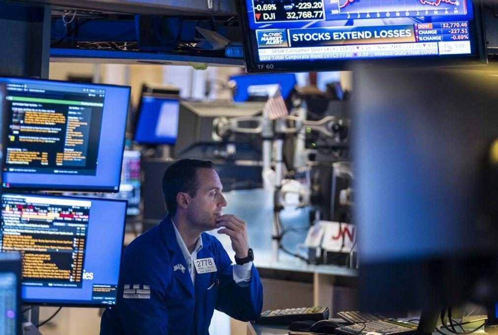 Wall Street inicia sessão sem tendência definida após recordes