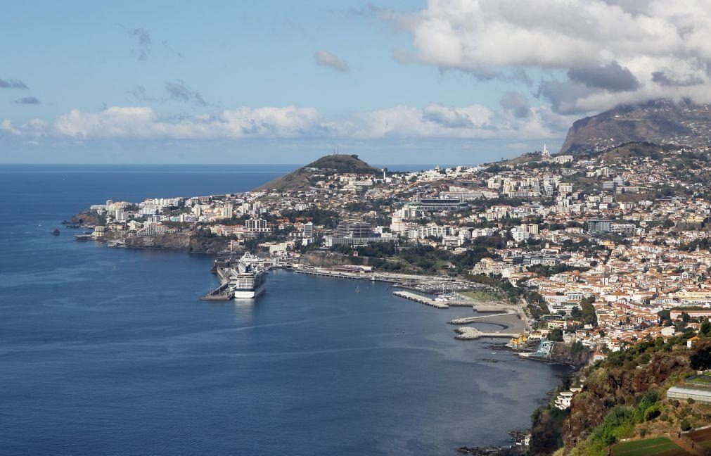 Catorze pessoas retiradas de três prédios no Funchal devido a colapso num edifício devoluto