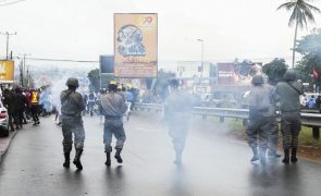 Polícia carrega sobre manifestantes no centro de Maputo