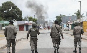 Rasto de destruição em várias artérias centrais de Maputo após horas de confrontos