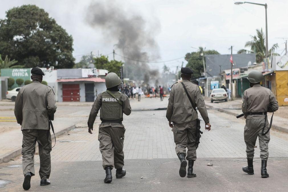 Rasto de destruição em várias artérias centrais de Maputo após horas de confrontos