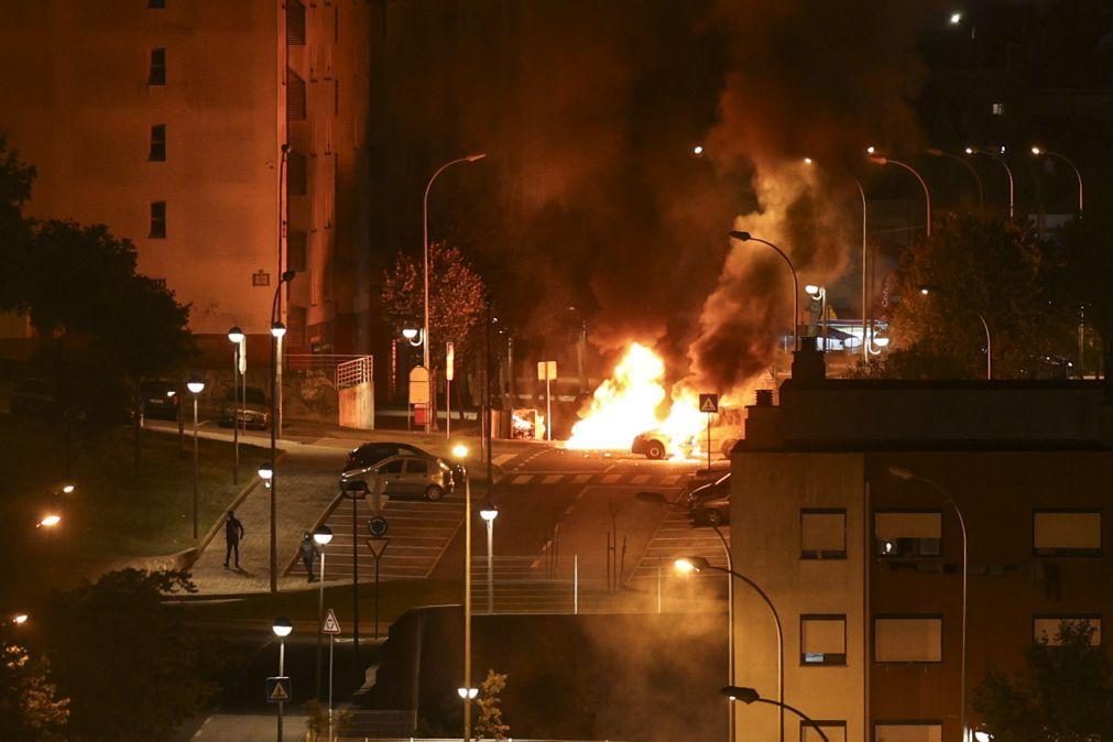 Caixotes de lixo incendiados em vários concelhos da area de Lisboa