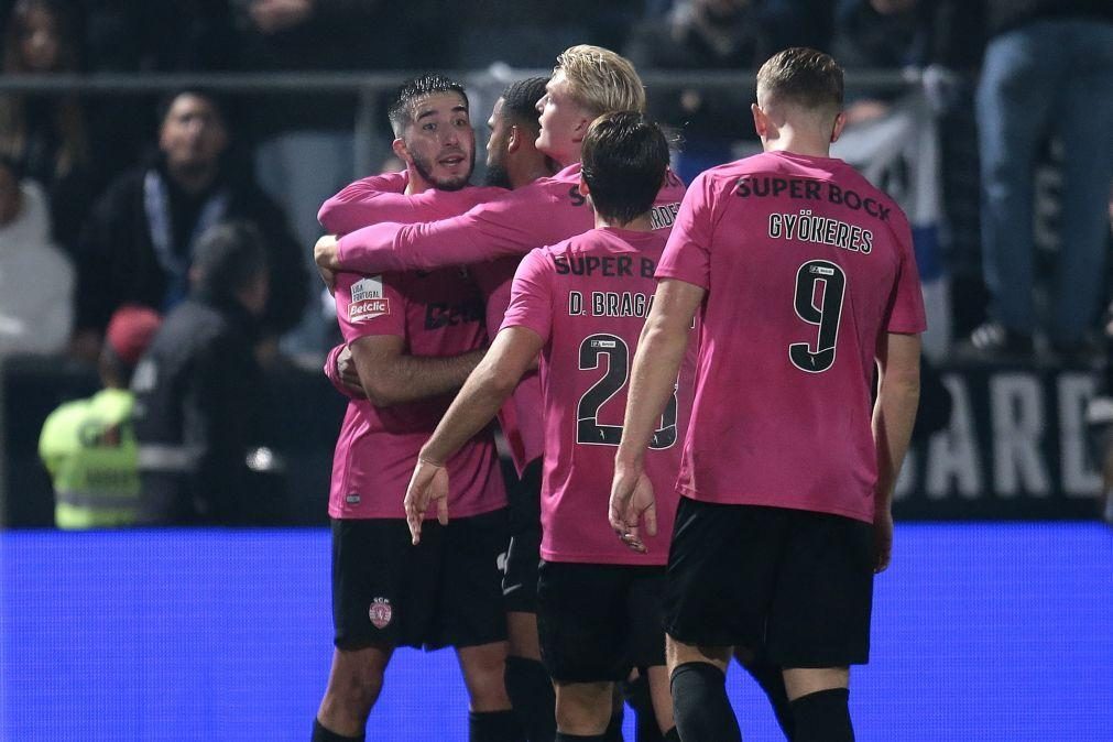 Sporting soma nona vitória seguida na I Liga ao vencer por 3-0 em Famalicão