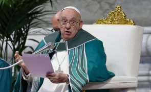 Papa Francisco pede umja Igreja que 