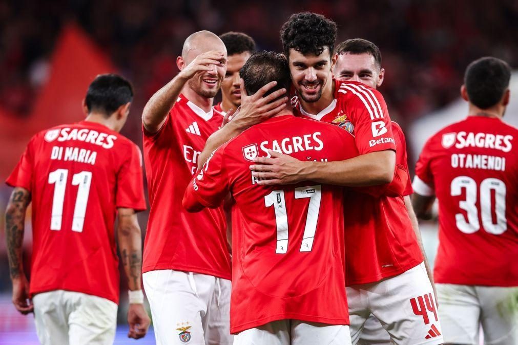 Aktürkoglu marca três na goleada ao Rio Ave para a quarta vitória seguida do Benfica