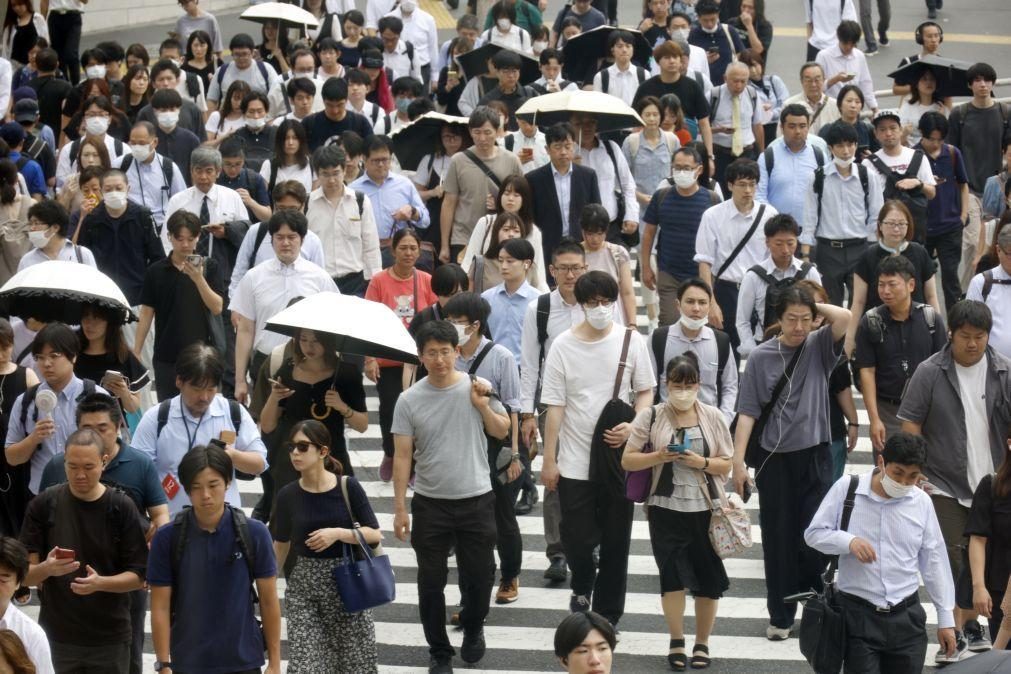 Banco central japonês mantém taxas de juro enquanto analisa impacto das eleições