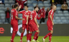 Benfica dá a volta ao resultado e vence lanterna-vermelha Farense